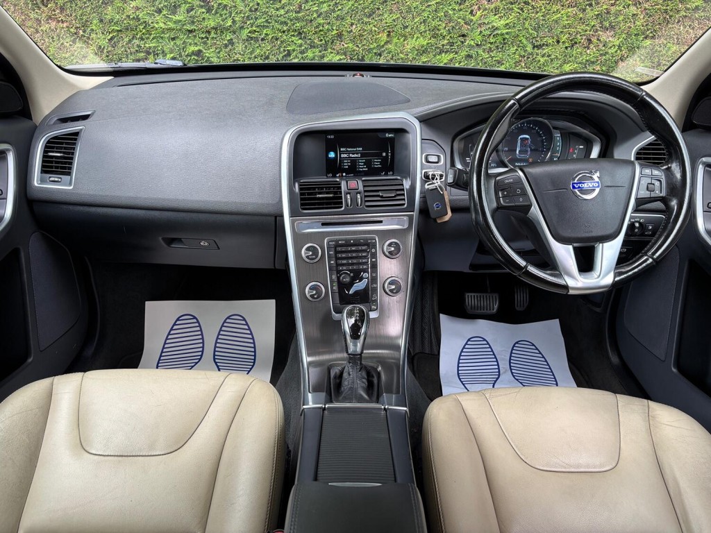 View VOLVO XC60 2.4 D5 SE Lux Nav