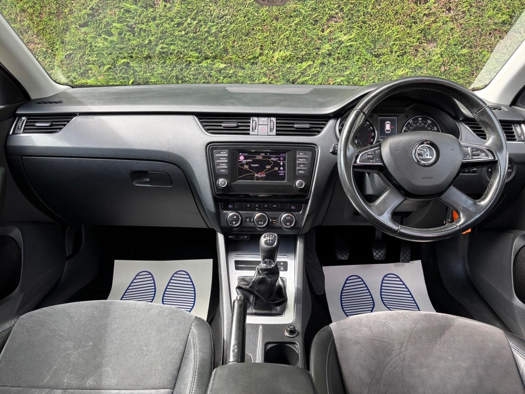 View SKODA OCTAVIA 1.6 TDI Elegance