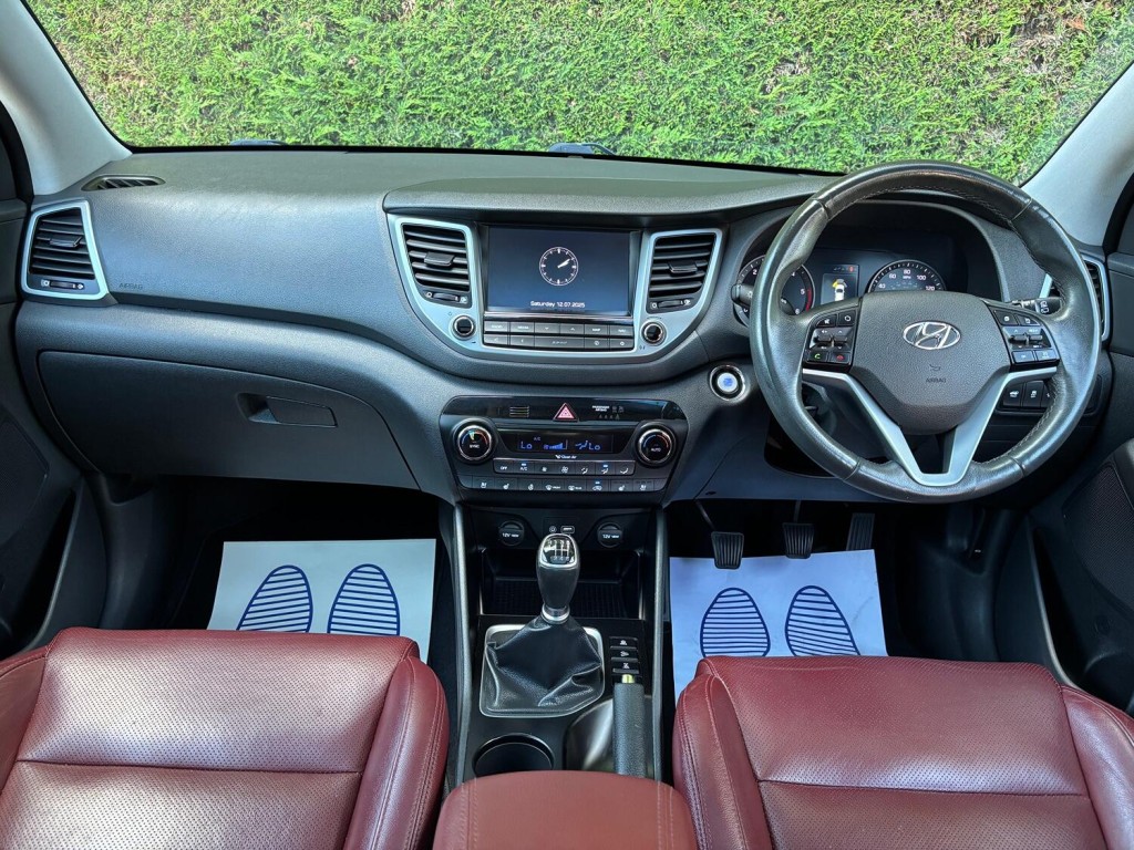 View HYUNDAI TUCSON 2.0 CRDi Premium SE