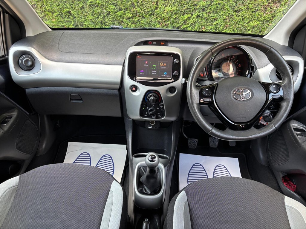 View TOYOTA AYGO 1.0 VVT-i x-play