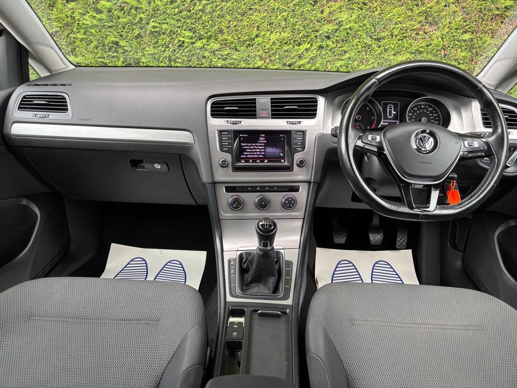 View VOLKSWAGEN GOLF 1.6 TDI BlueMotion Tech SE