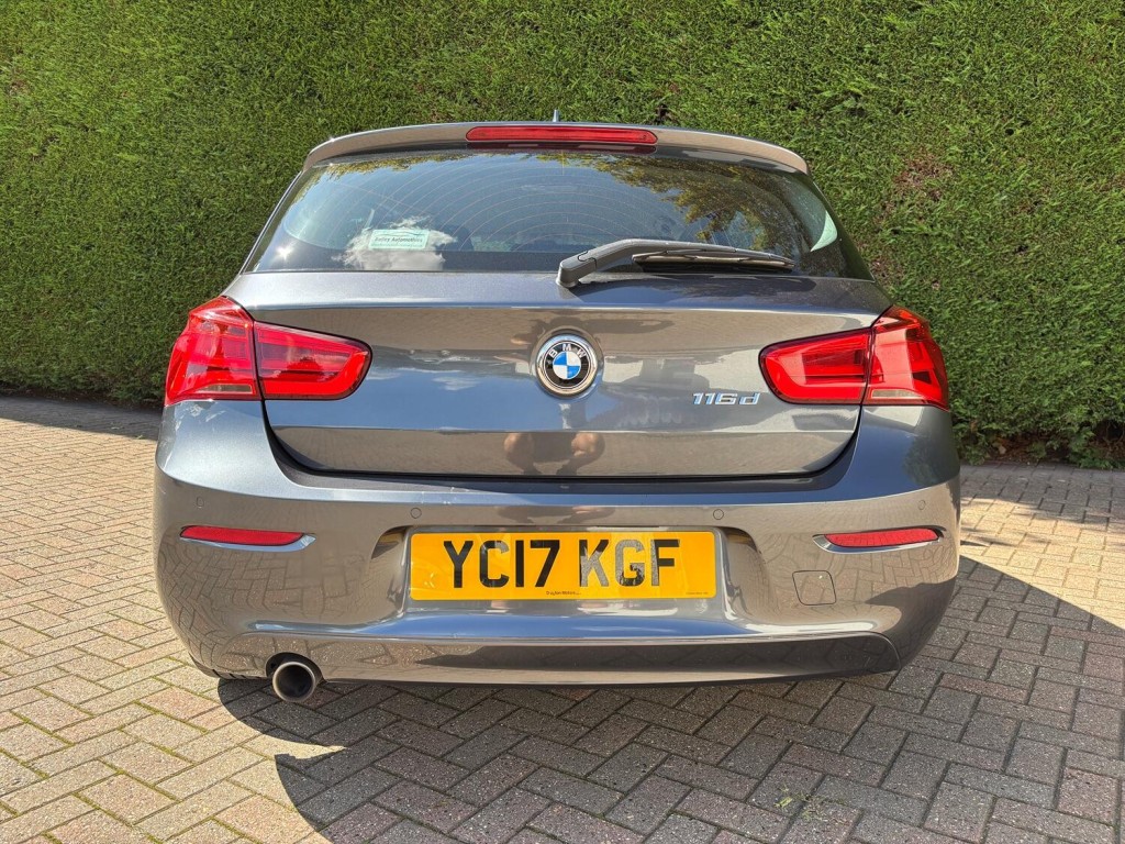 BMW 1 SERIES