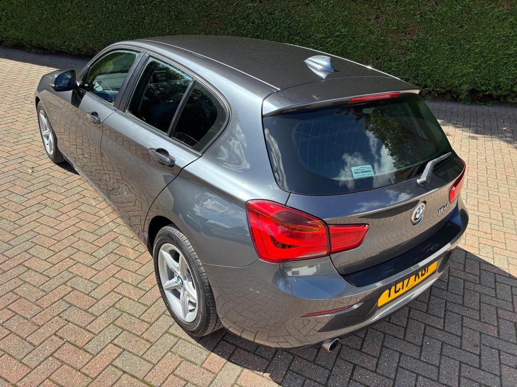 BMW 1 SERIES