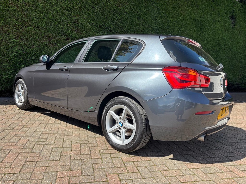BMW 1 SERIES