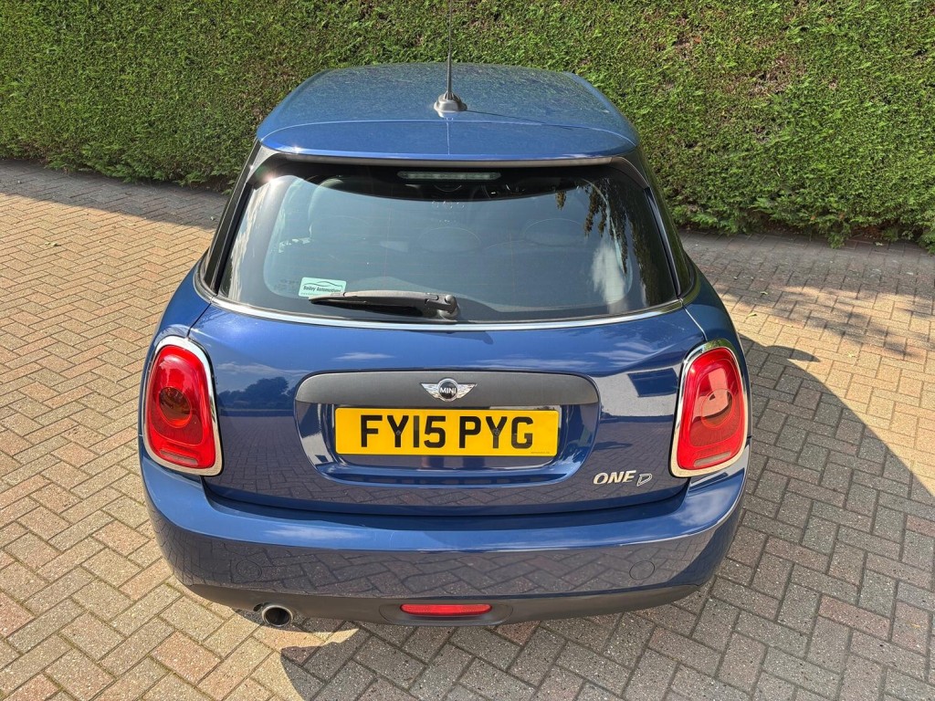 MINI HATCH