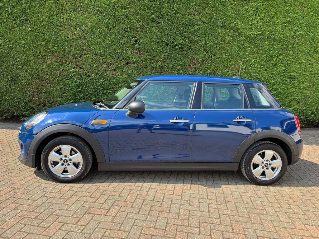 MINI HATCH