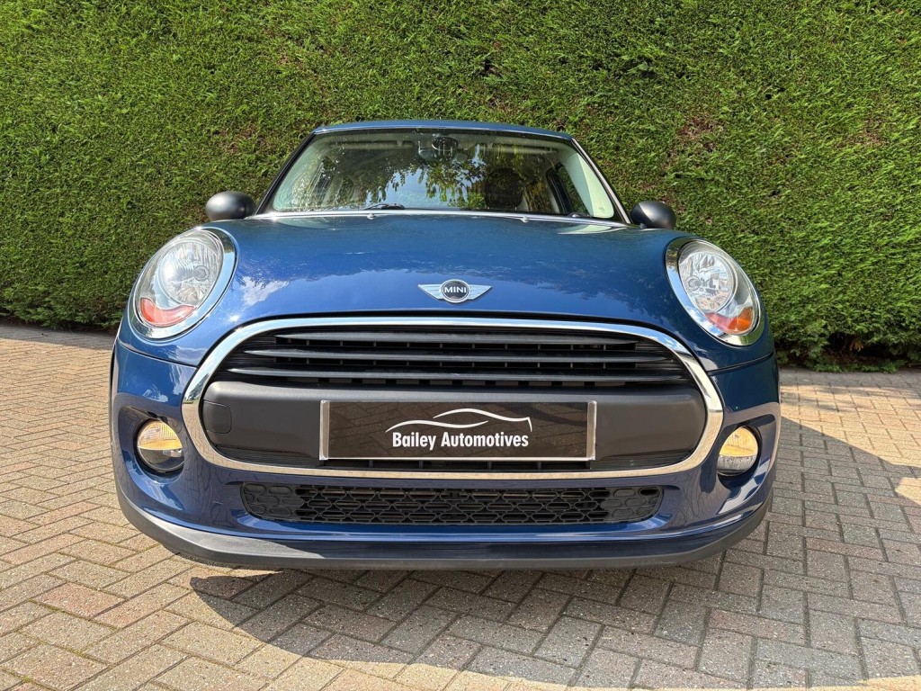 MINI HATCH