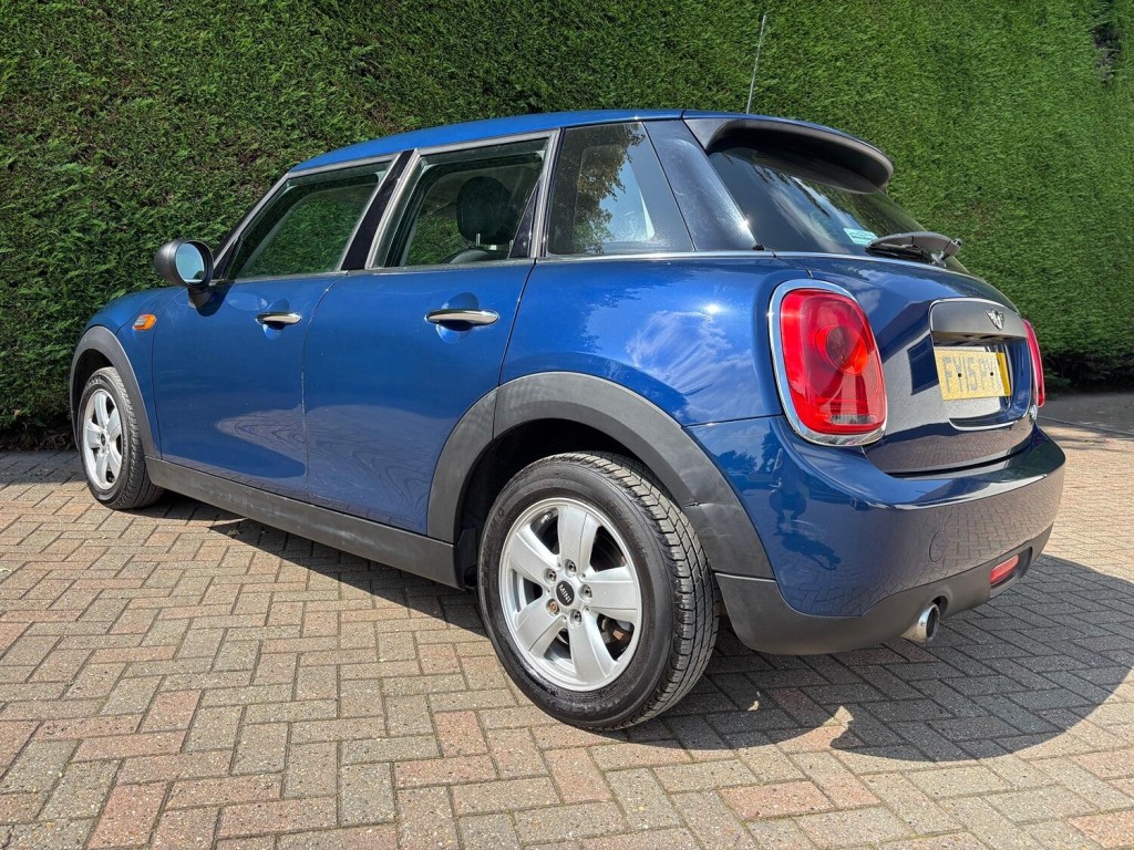 MINI HATCH