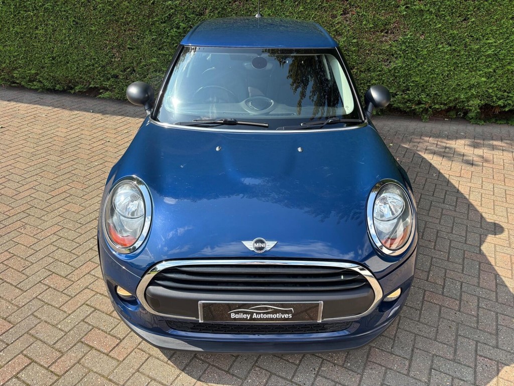 MINI HATCH