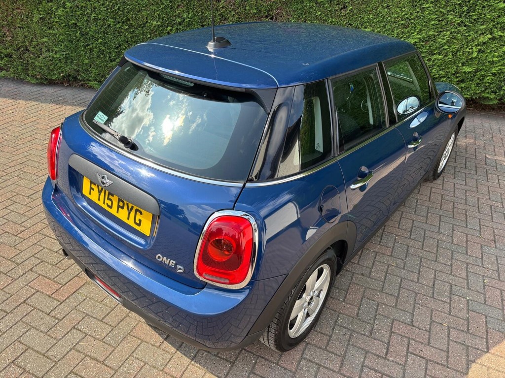 MINI HATCH