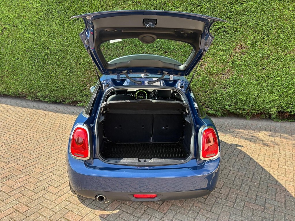 MINI HATCH