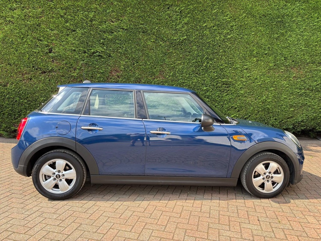 MINI HATCH