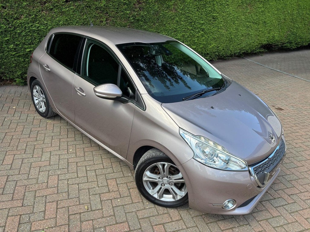 View PEUGEOT 208 1.6 e-HDi Allure