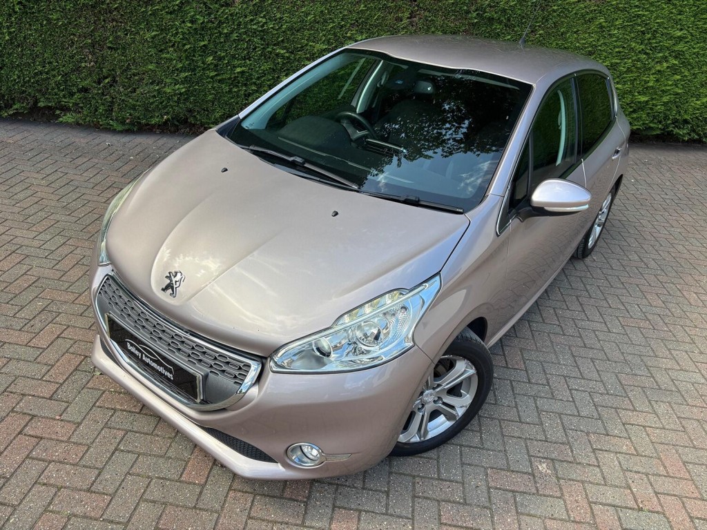 View PEUGEOT 208 1.6 e-HDi Allure
