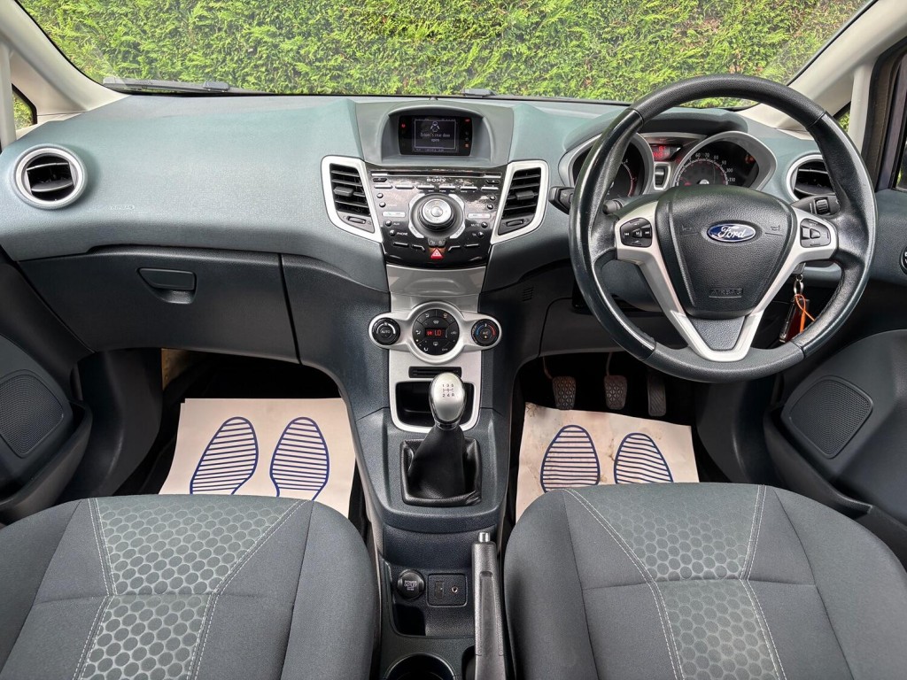 View FORD FIESTA 1.4 TDCi DPF Titanium