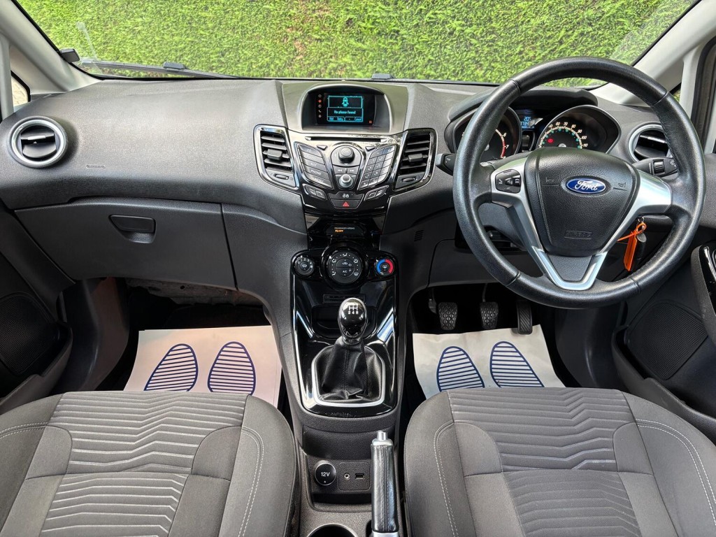 View FORD FIESTA 1.3 Zetec