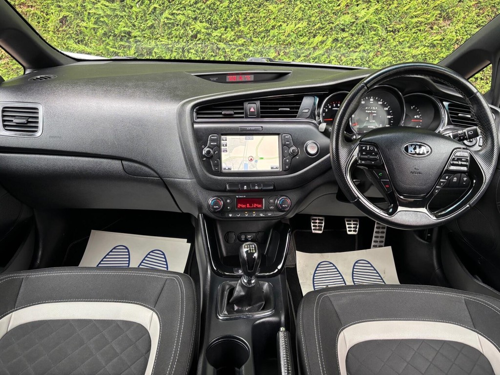 View KIA CEED 1.6 CRDi GT-Line