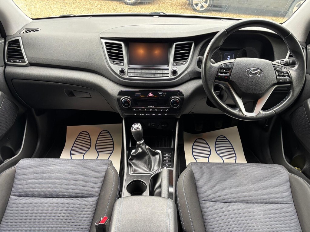 View HYUNDAI TUCSON 1.7 CRDi Blue Drive SE Nav