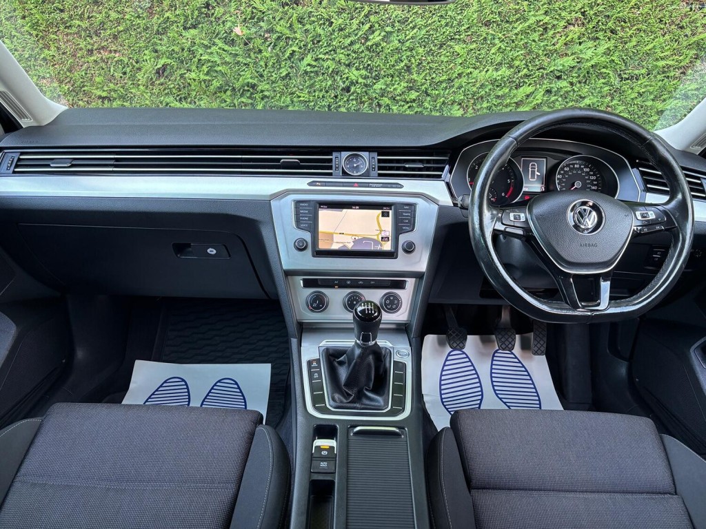 View VOLKSWAGEN PASSAT 2.0 TDI BlueMotion Tech SE Business