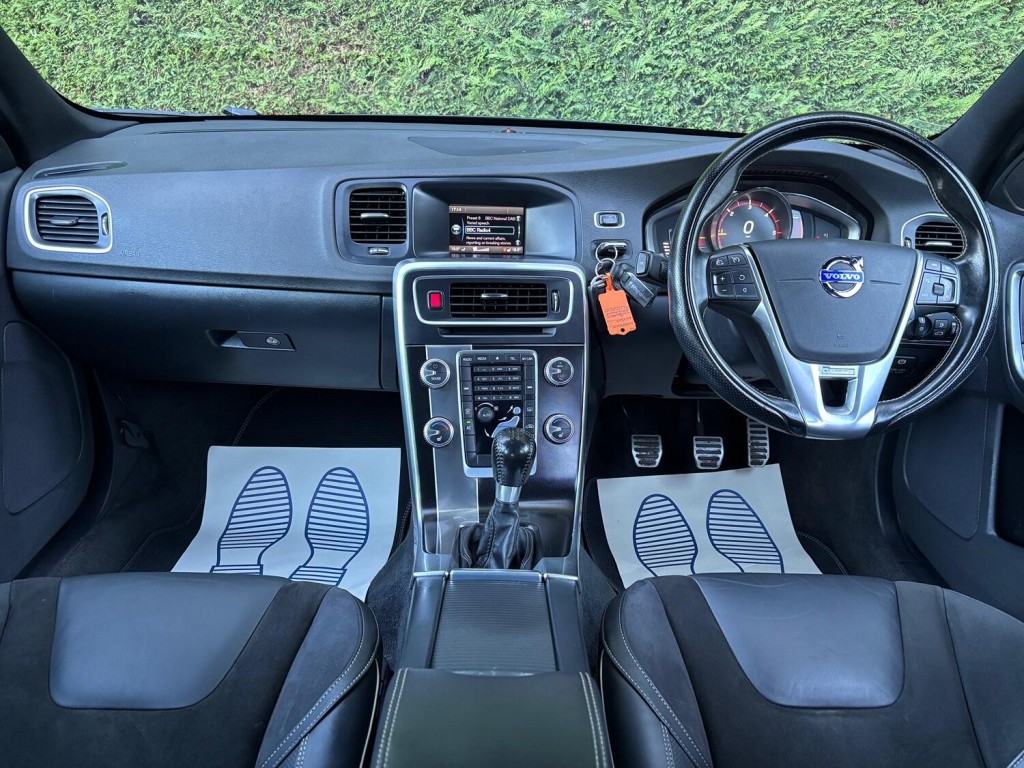 View VOLVO V60 1.6 D2 R-Design