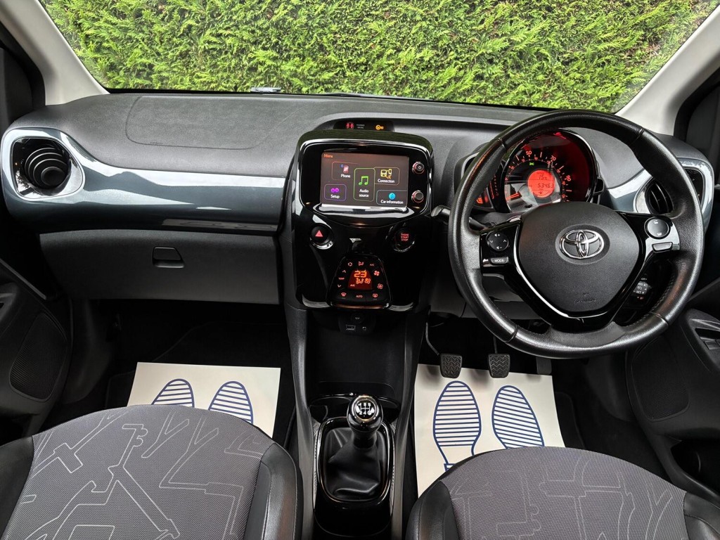 View TOYOTA AYGO 1.0 VVT-i x-pression