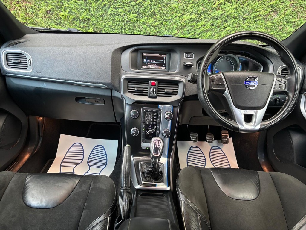 View VOLVO V40 1.6 D2 R-Design