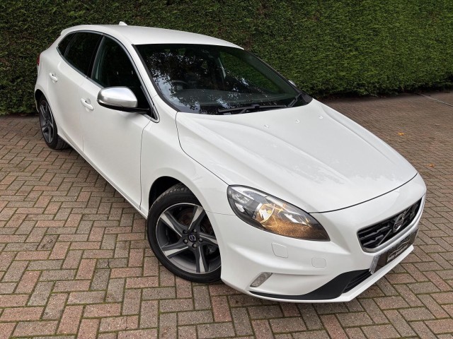 VOLVO V40 1.6 D2 R-Design