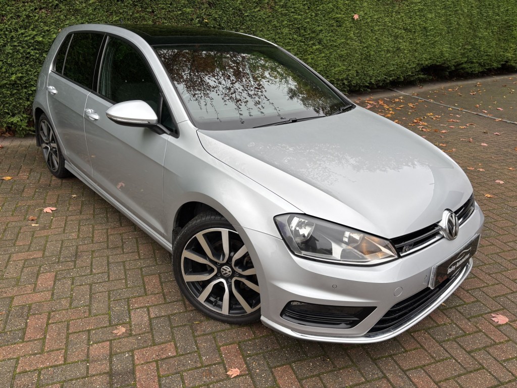 View VOLKSWAGEN GOLF 2.0 TDI BlueMotion Tech R-Line Edition
