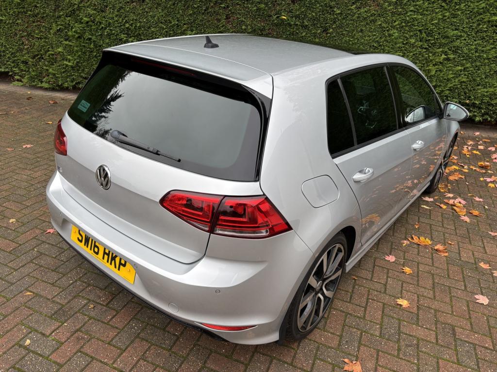 VOLKSWAGEN GOLF