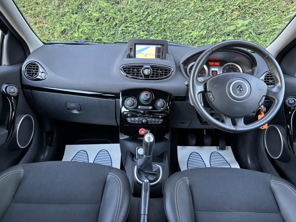 View RENAULT CLIO 1.5 dCi Dynamique TomTom