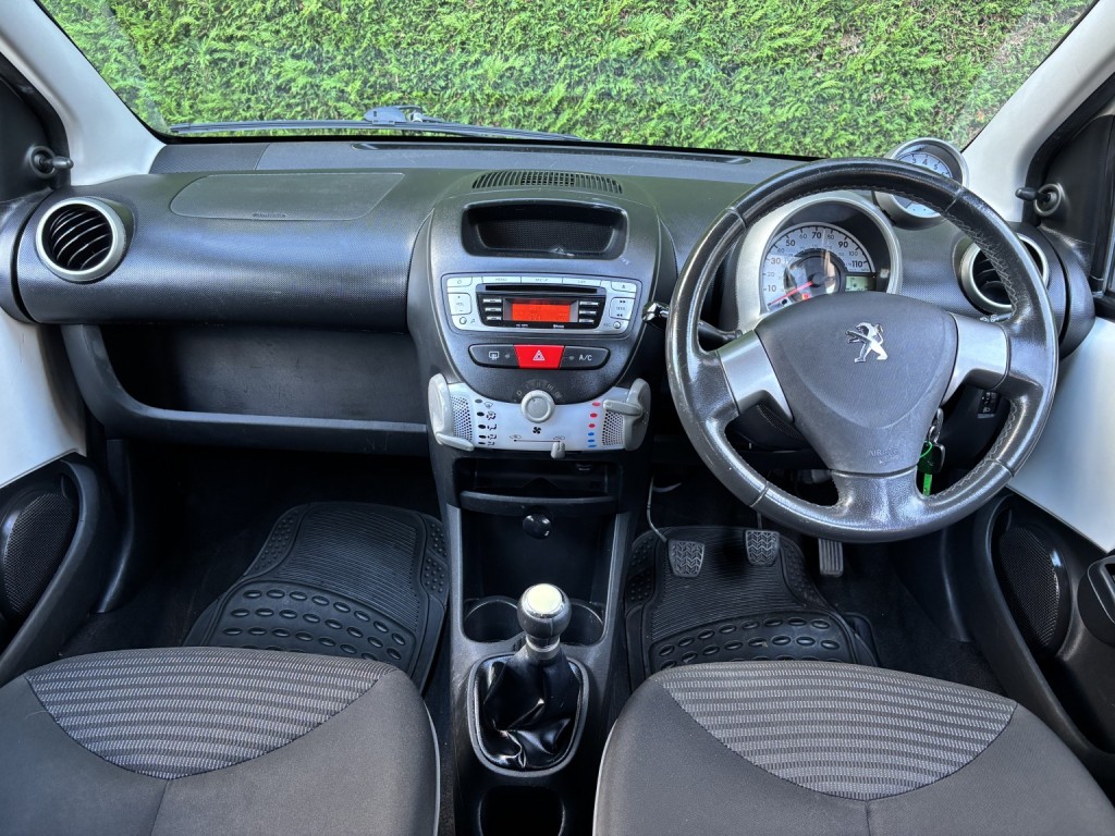 View PEUGEOT 107 1.0 12V Allure