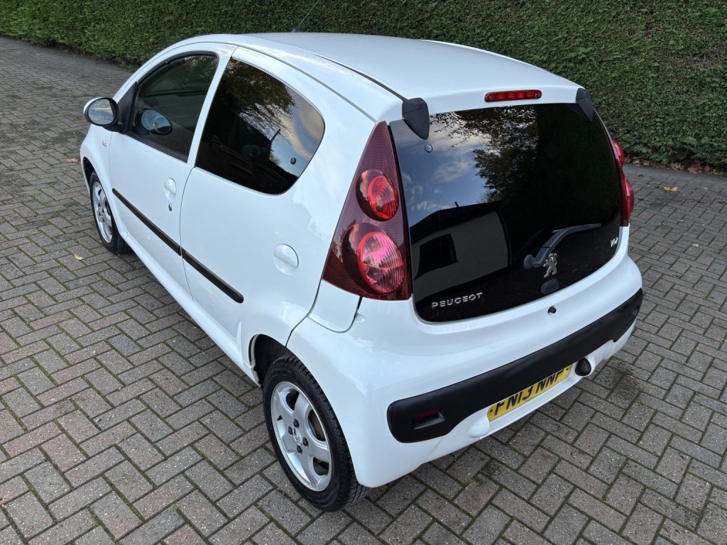 PEUGEOT 107