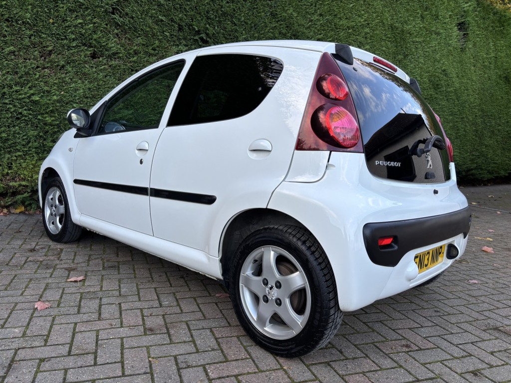 PEUGEOT 107