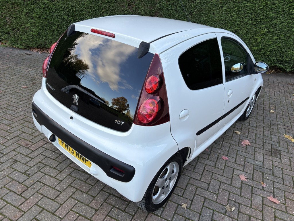 PEUGEOT 107