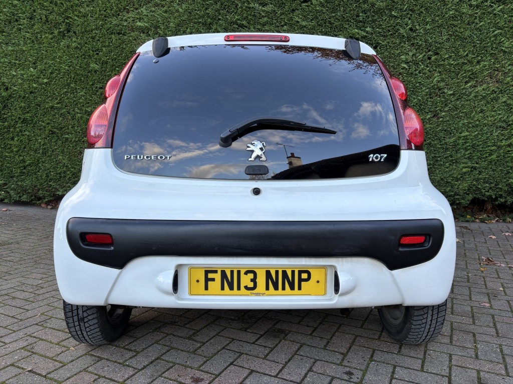 PEUGEOT 107