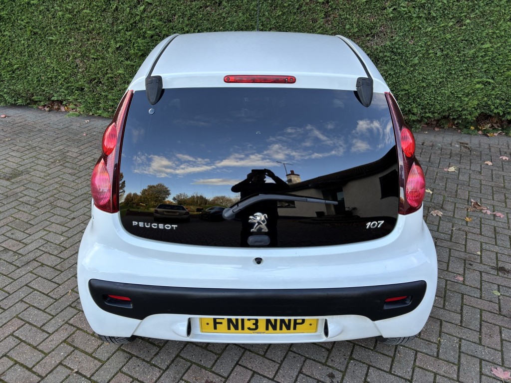 PEUGEOT 107