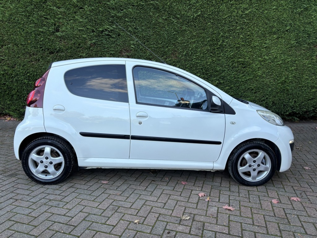 PEUGEOT 107