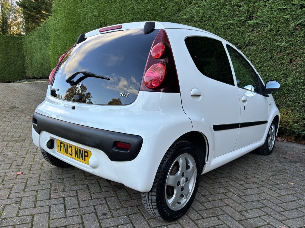 PEUGEOT 107
