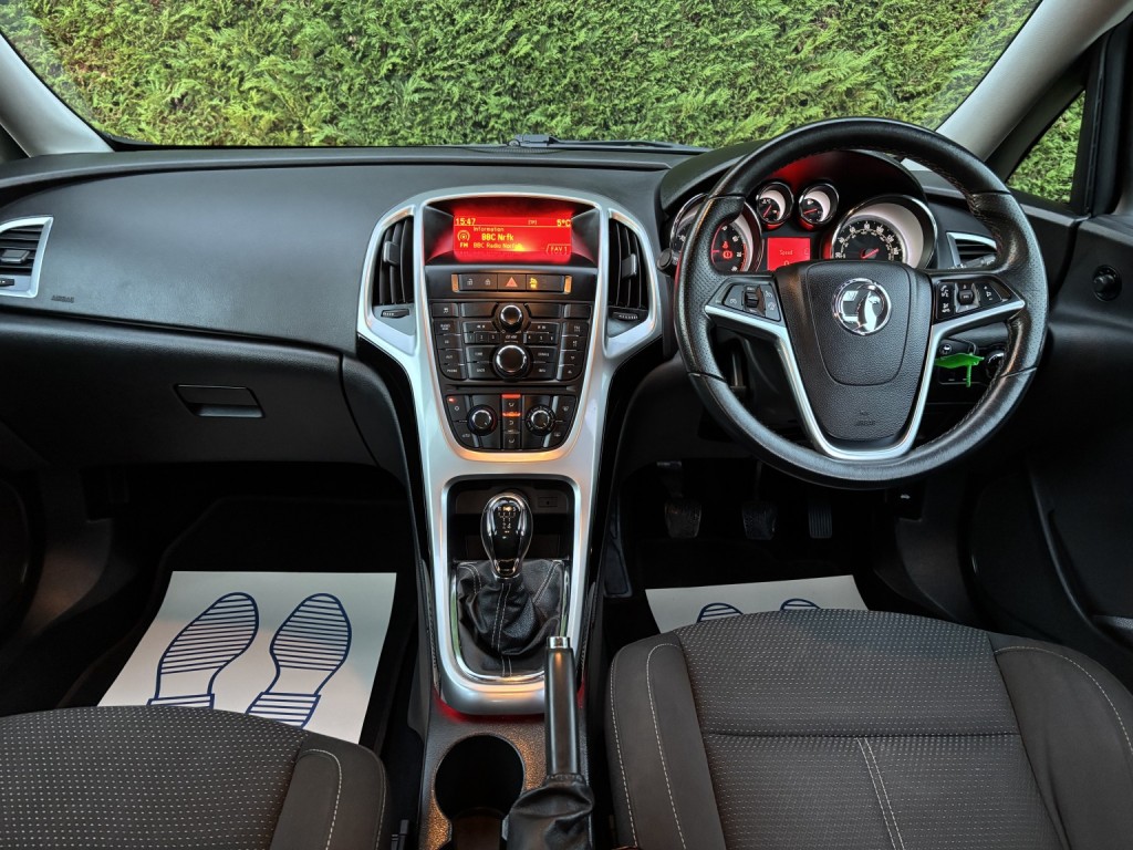 View VAUXHALL ASTRA 1.6 16v SRi