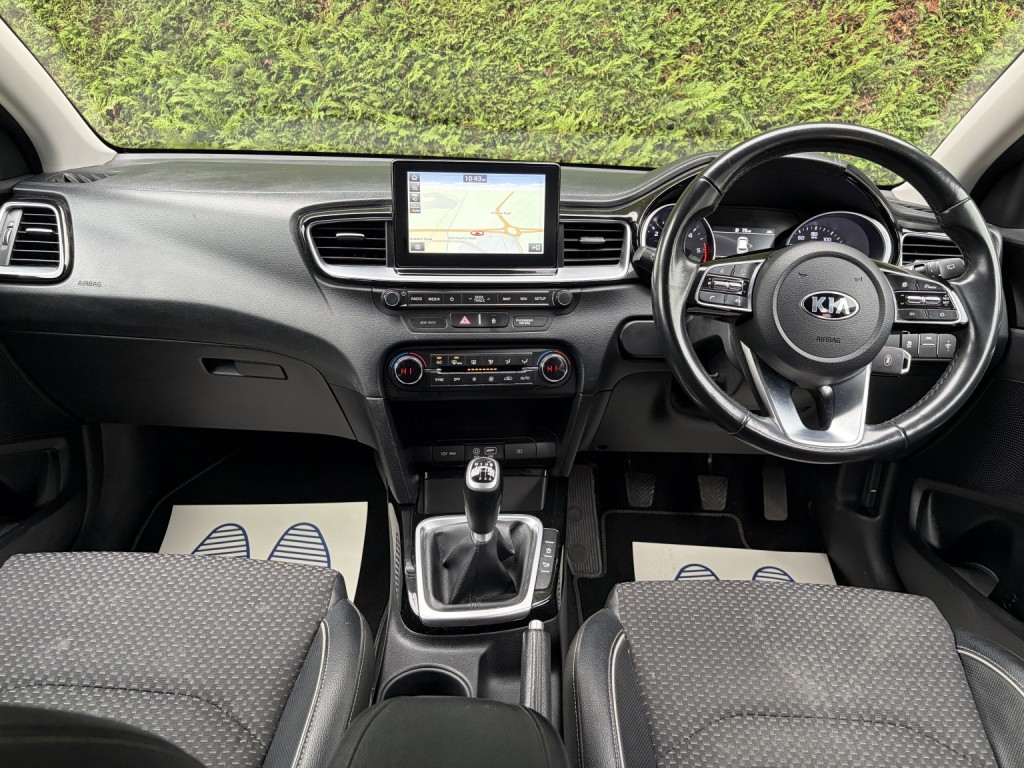 View KIA CEED 1.6 CRDi 3
