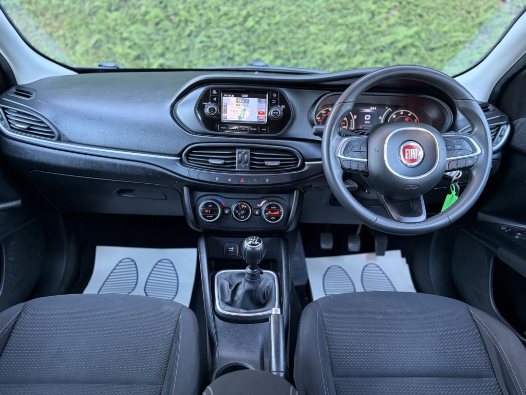 View FIAT TIPO 1.6 Tipo Station Wagon 1.6 Multijet 120hp Lounge