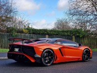 LAMBORGHINI AVENTADOR