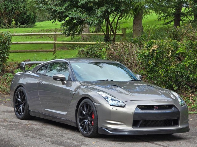 NISSAN GT-R