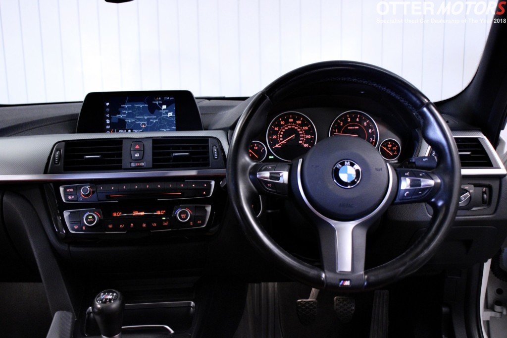 BMW 3 SERIES