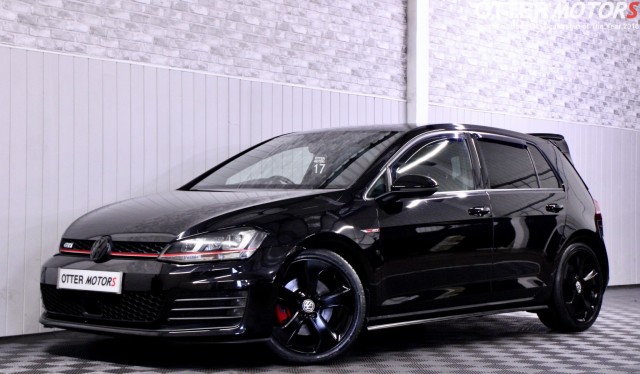 VOLKSWAGEN GOLF (2016)