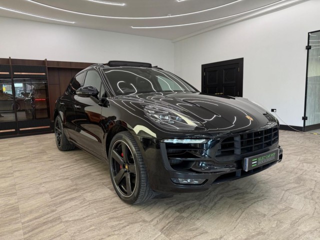 PORSCHE MACAN