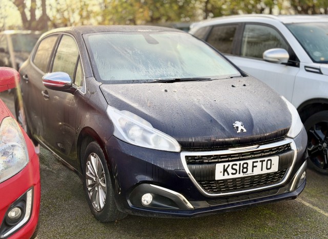 PEUGEOT 208