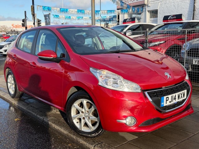 PEUGEOT 208