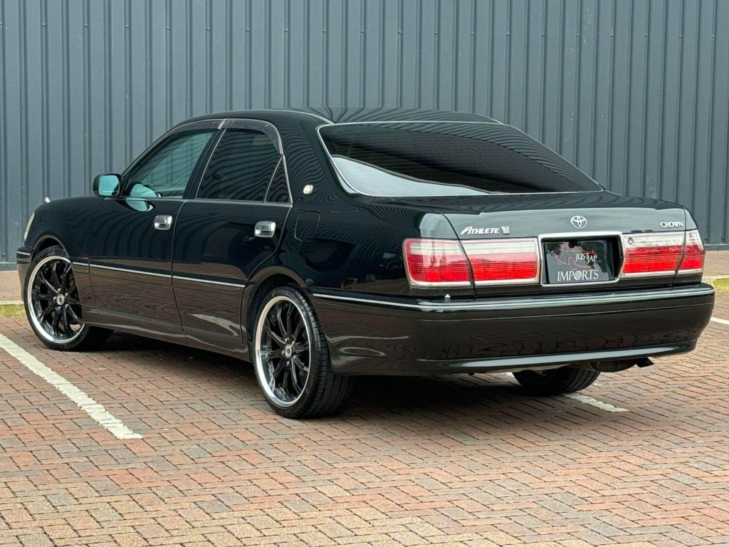 TOYOTA CROWN