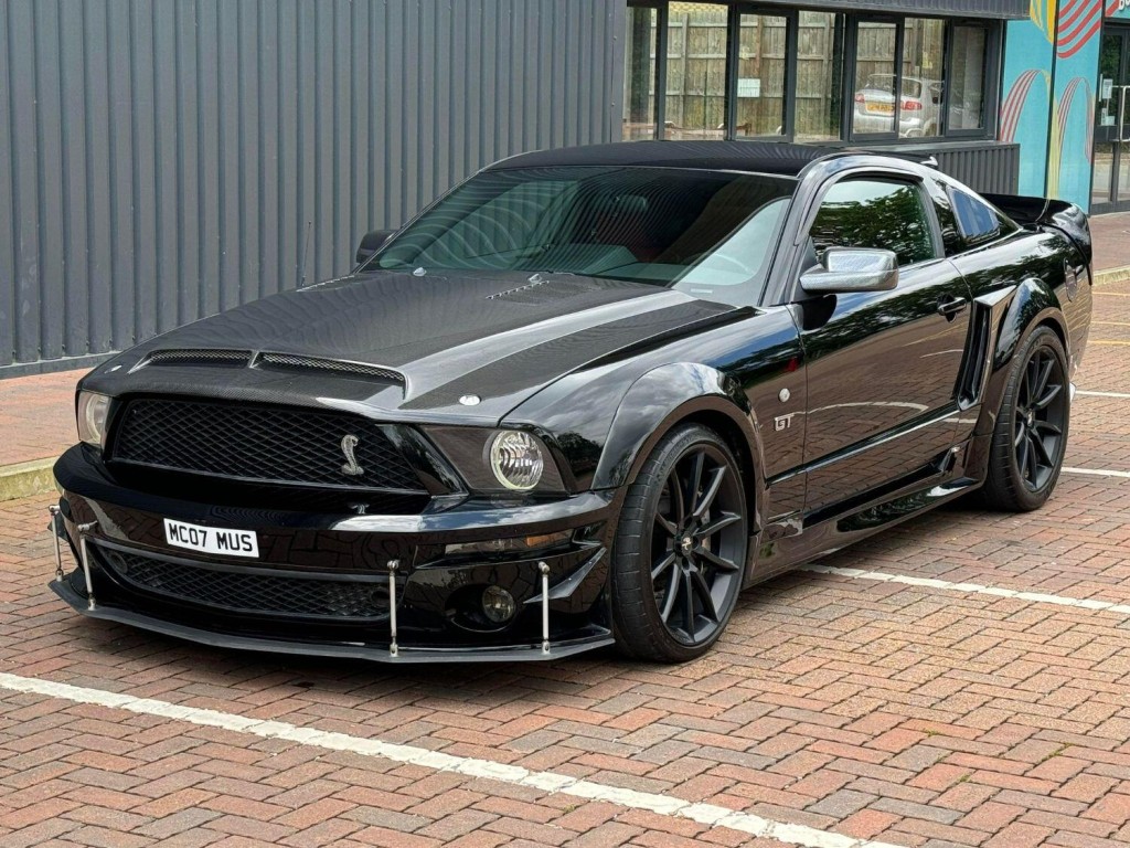 FORD MUSTANG
